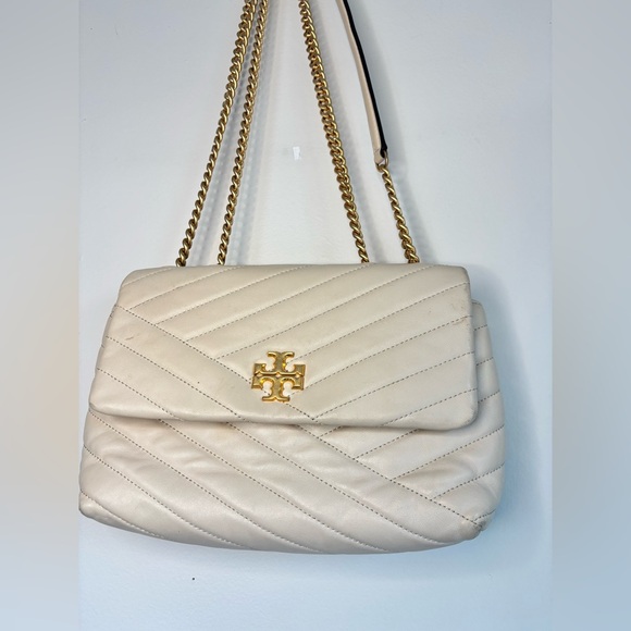 Tory Burch Quilted Cream Shoulder Bag with Gold Chain - Picture 11 of 11